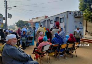 الكشف على  462 مواطن بمختلف التخصصات خلال قافلة طبية بقرية الإمام مالك بوادى النطرون