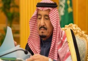 الملك سلمان يؤدى صلاة الميت على الأمير طلال بن عبدالعزيز آل سعود
