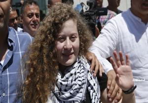 قوات الجيش الإسرائيلي تعتقل الناشطة عهد التميمي شمال رام الله