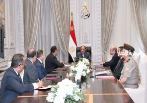 الرئيس السيسي يعقد اجتماعا بحضور مدبولي وعدد من الوزراء لبحث تقنين واسترداد أراضي الدولة
