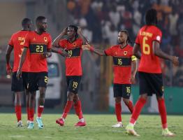 مدرب أنجولا يكشف سر التعادل مع الجزائر بأمم إفريقيا