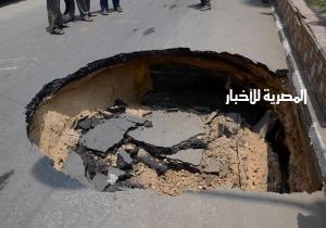 نائب محافظ القاهرة يتابع إصلاح هبوط أرضي في شارع الحجاز