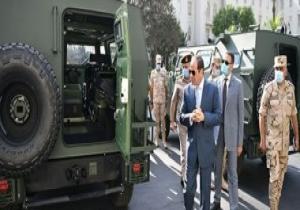الرئيس السيسي يتفقد عددا من المركبات المدرعة المطورة من قبل القوات المسلحة