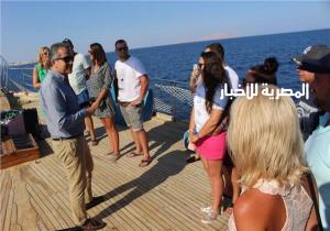 وزير السياحة والآثار يتفقد الإجراءات الوقائية بأحد المراكب في شرم الشيخ