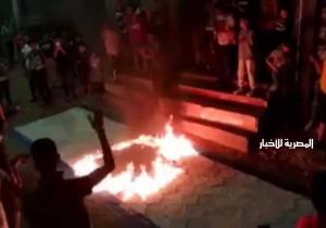 شباب الدقهلية يشعلون النيران في علم إسرائيل ... تضامنا مع القضية الفلسطينية / صور