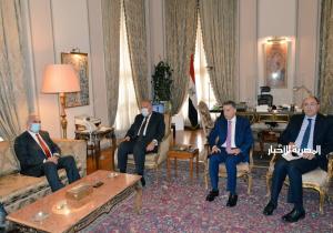 وزير الخارجية يبحث مستجدات القضية الفلسطينية مع نائب رئيس الوزراء الفلسطيني ووزير التنمية | صور