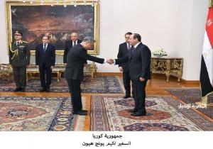 المتحدث الرئاسي ينشر صور تسلم الرئيس السيسي أوراق اعتماد عدد من السفراء لدى مصر