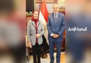 نائبة بورسعيد تعرض على وزير القوى العاملة مشاكل عمال شركة المواسير وفندق مصر