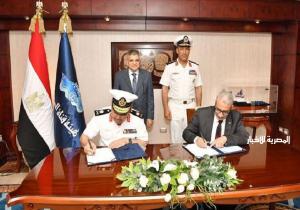 المتحدث العسكري: هيئة قناة السويس وجهاز الصناعات البحرية يوقعان عقدا لبناء 2 لنش قاطرة بترسانة الإسكندرية
