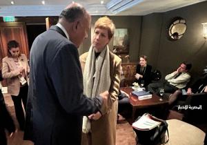 وزير الخارجية يبحث تنسيق الجهود لوقف إطلاق النار في قطاع غزة مع مستشارة الرئيس الفرنسي