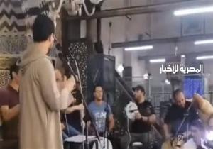 غناء ورقص داخل المسجد.. الفيديو المتسبب في إحالة إمام "السلطان أبو العلا" للقيم