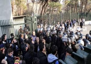 انتفاضة إيران.. غضب شعبي واسع واعتقالات بالجملة