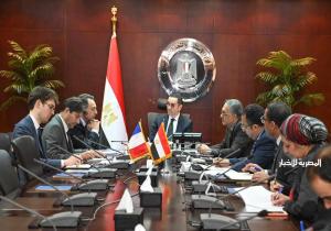 وزير الاستثمار يبحث مع سفير فرنسا بالقاهرة سبل تعزيز العلاقات الاقتصادية المشتركة