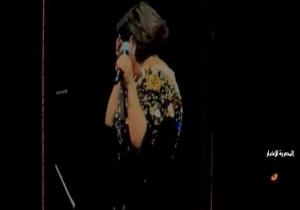 انهيار شيرين عبد الوهاب من البكاء خلال غنائها "كدا يا قلبي" بحفلها بالكويت (فيديو)